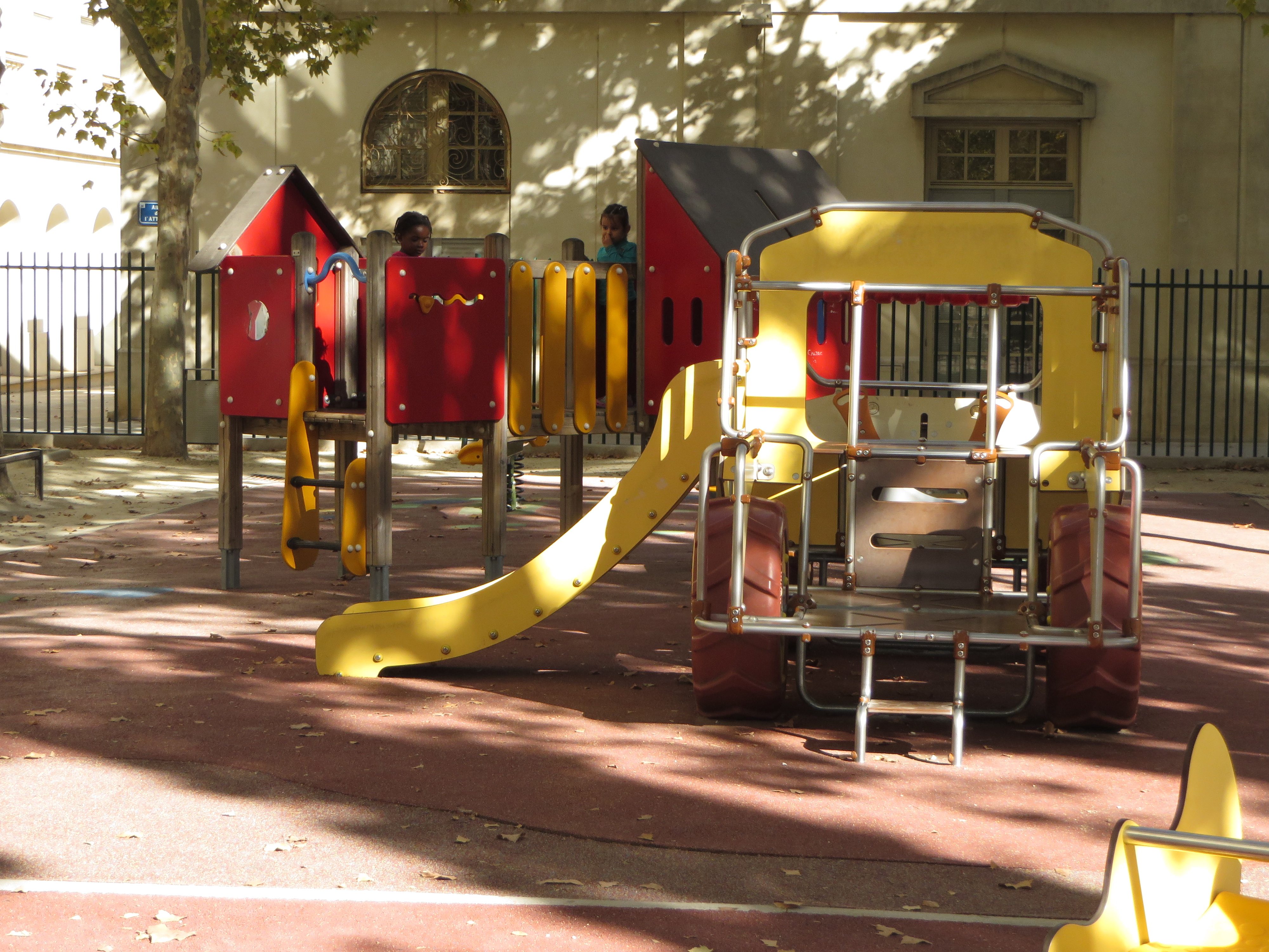 Seguridad, deporte y juego en los patios escolares: ¿Son compatibles