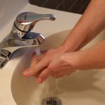 4 casos cotidianos en los que NO lavarse las manos es un problema