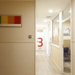 Cómo los espacios nos ayudan a dibujar una imagen más positiva y familiar de los centros médicos