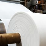 ¿Cuál es la diferencia entre el papel reciclado y la fibra virgen?